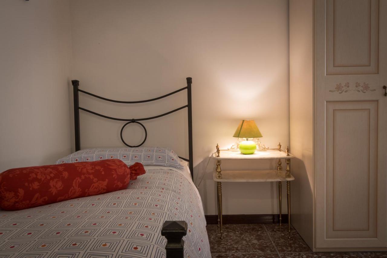Apartment near VATICAN AND OSPEDALE PEDIATRICO BAMBINO GESÙ GARAGE INCLUDED IN THE PRICE Appartamento Roma