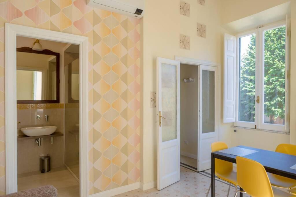 Romantica With Balcony Near San Giovanni * Roma