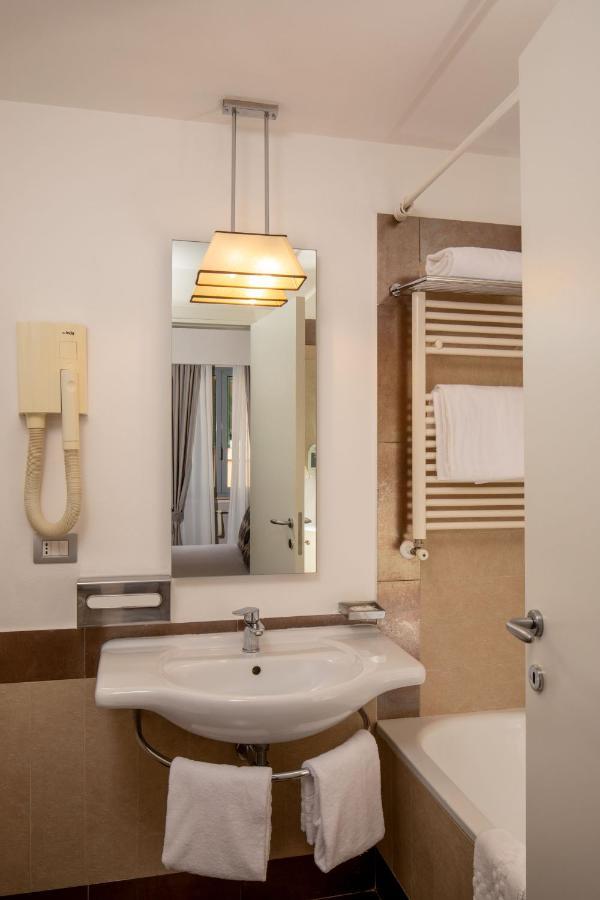 Condotti Palace Hotell 4*