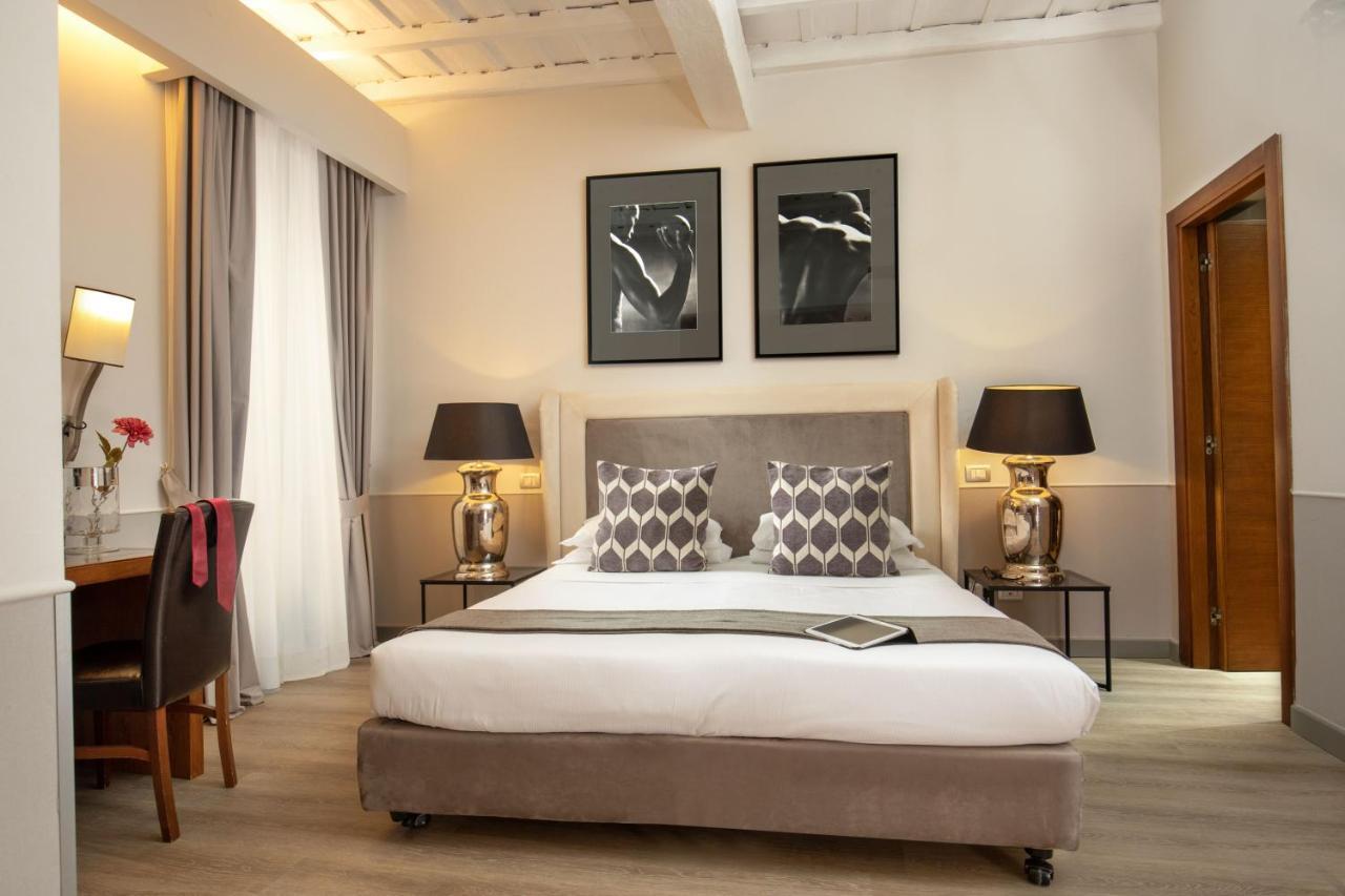 Condotti Palace Hotell 4*