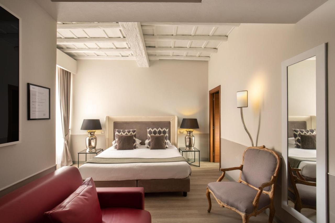 Condotti Palace Hotell 4*