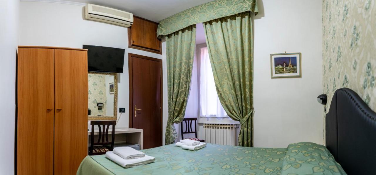 Hotel Ferrarese Roma