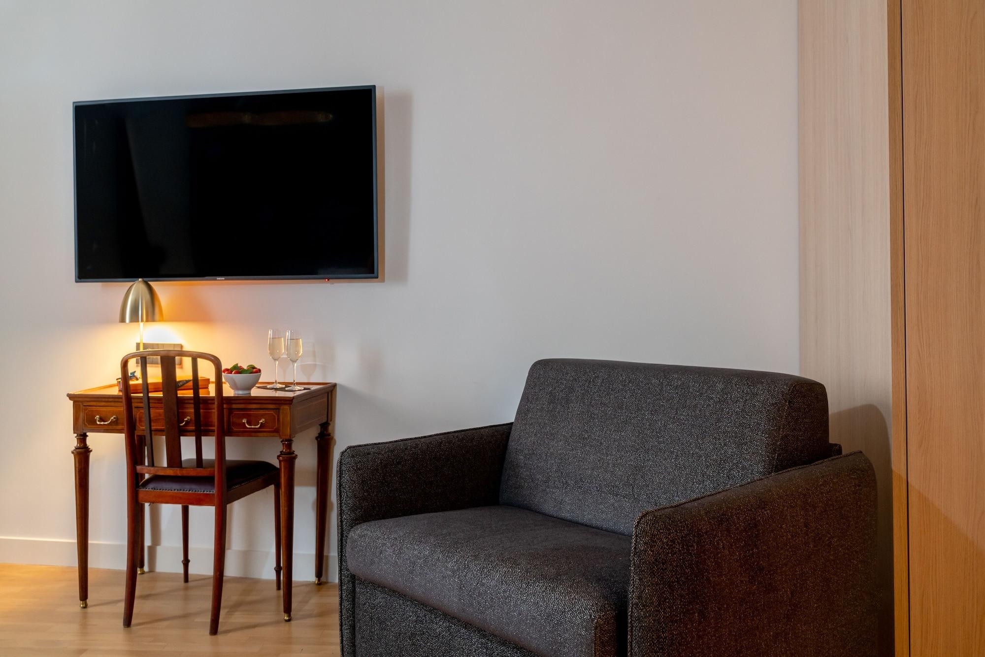 9hotel Cesari Hotell 4*