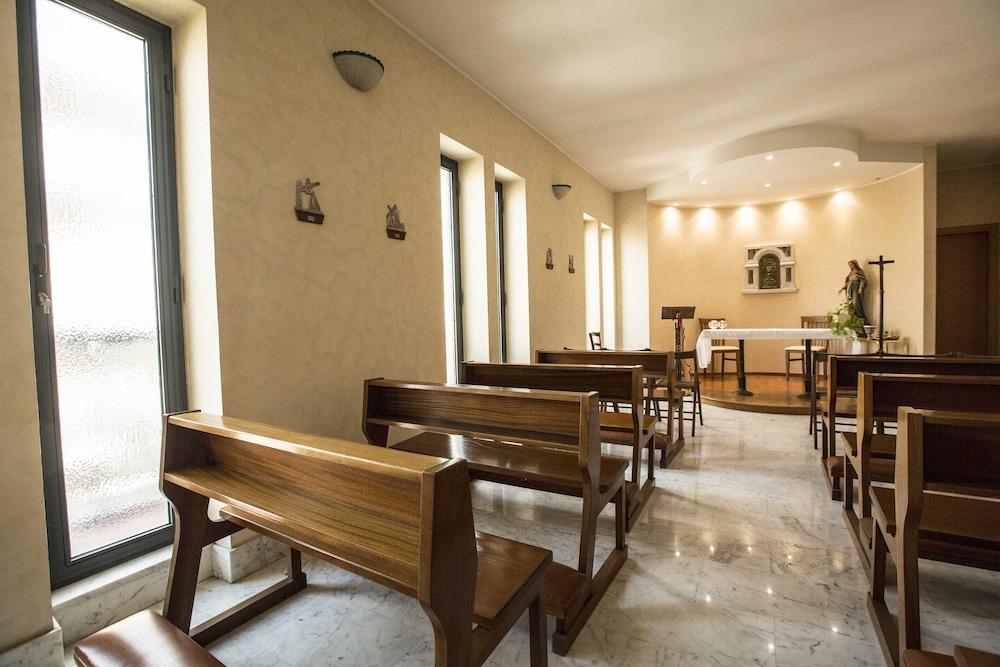 Istituto Piccole Ancelle Di Cristo Re 3* Roma