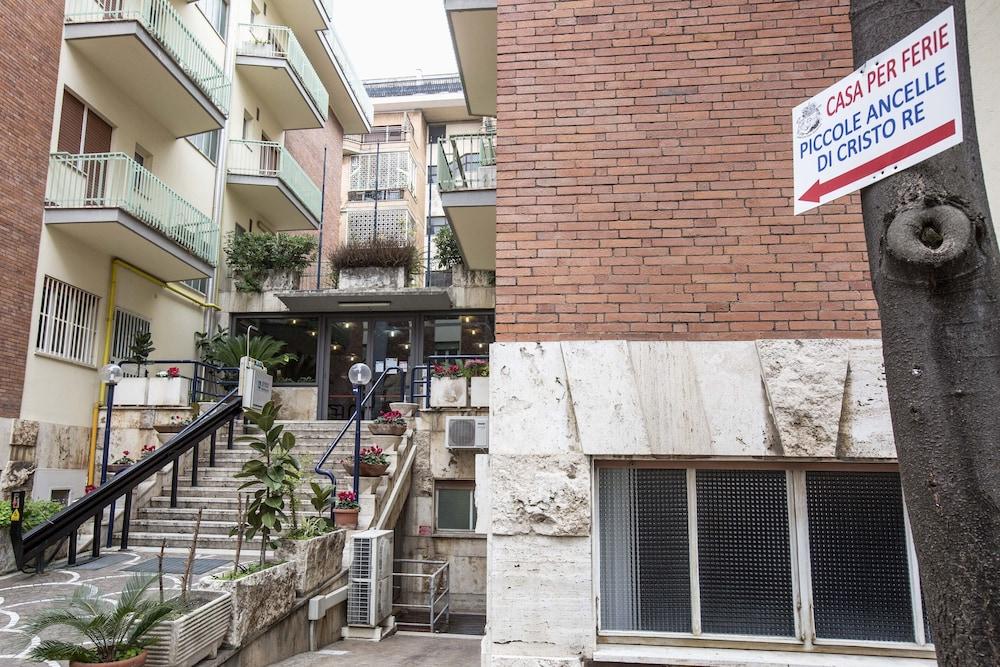 Istituto Piccole Ancelle Di Cristo Re 3* Roma