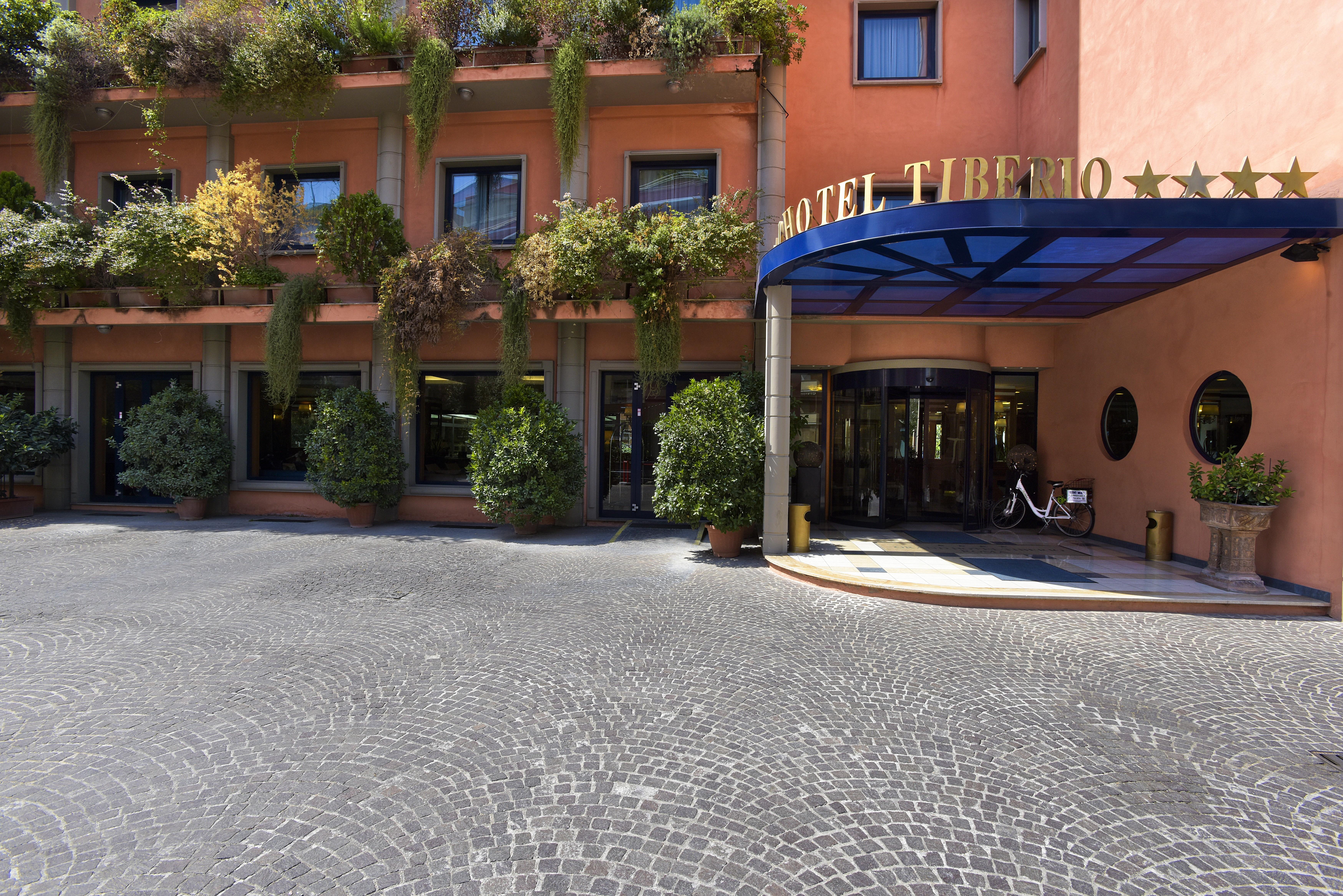 Grand Tiberio Hotell