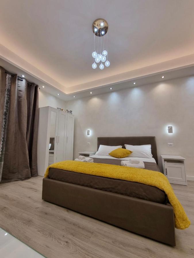 Close To The Coloseum, 2 Minutes Walk From Metro A
