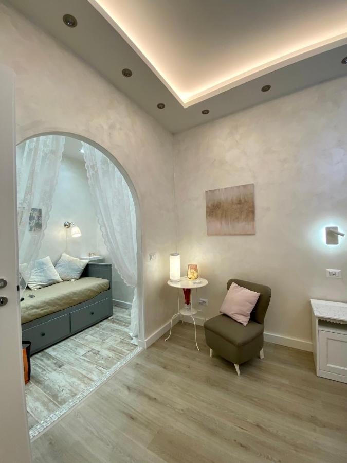Close To The Coloseum, 2 Minutes Walk From Metro A * Roma