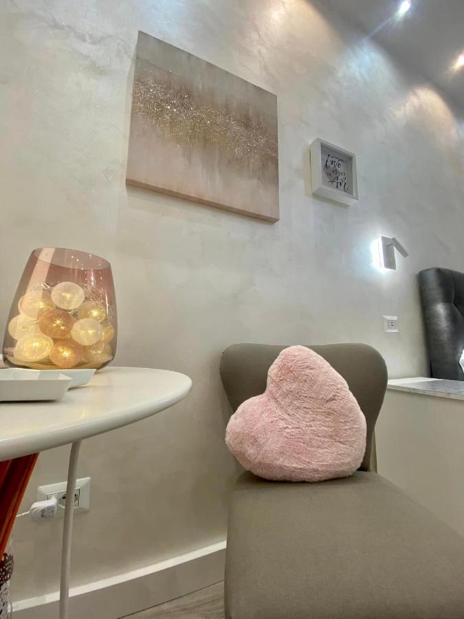 Apartamento Close To The Coloseum, 2 Minutes Walk From Metro A Roma