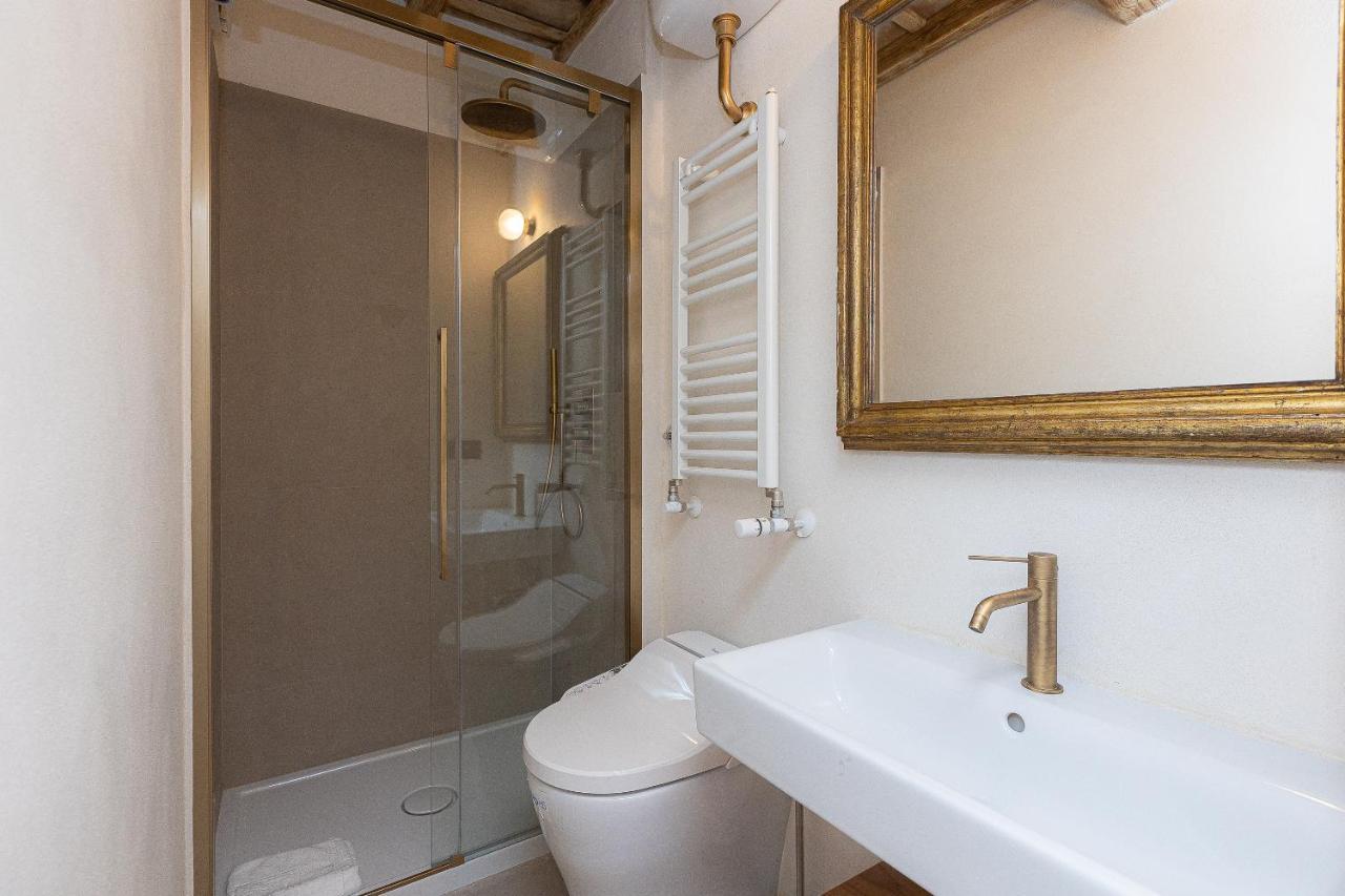 Coronari-rental In Appartamento