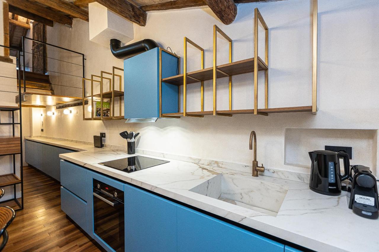 Coronari-rental In Appartamento