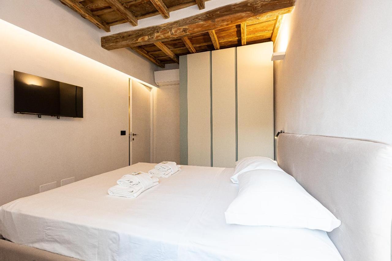 Coronari-rental In Appartamento