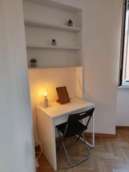Apartment White & Wood House In