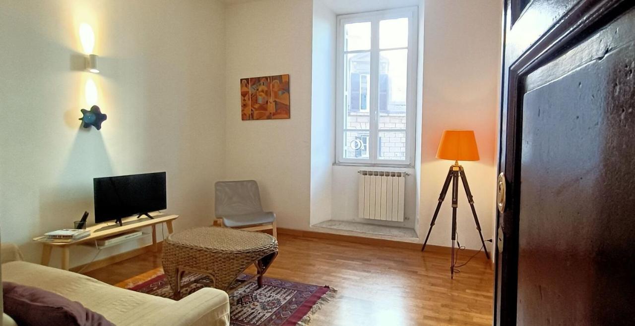 Terrace On The Monuments Of Apartment Rom