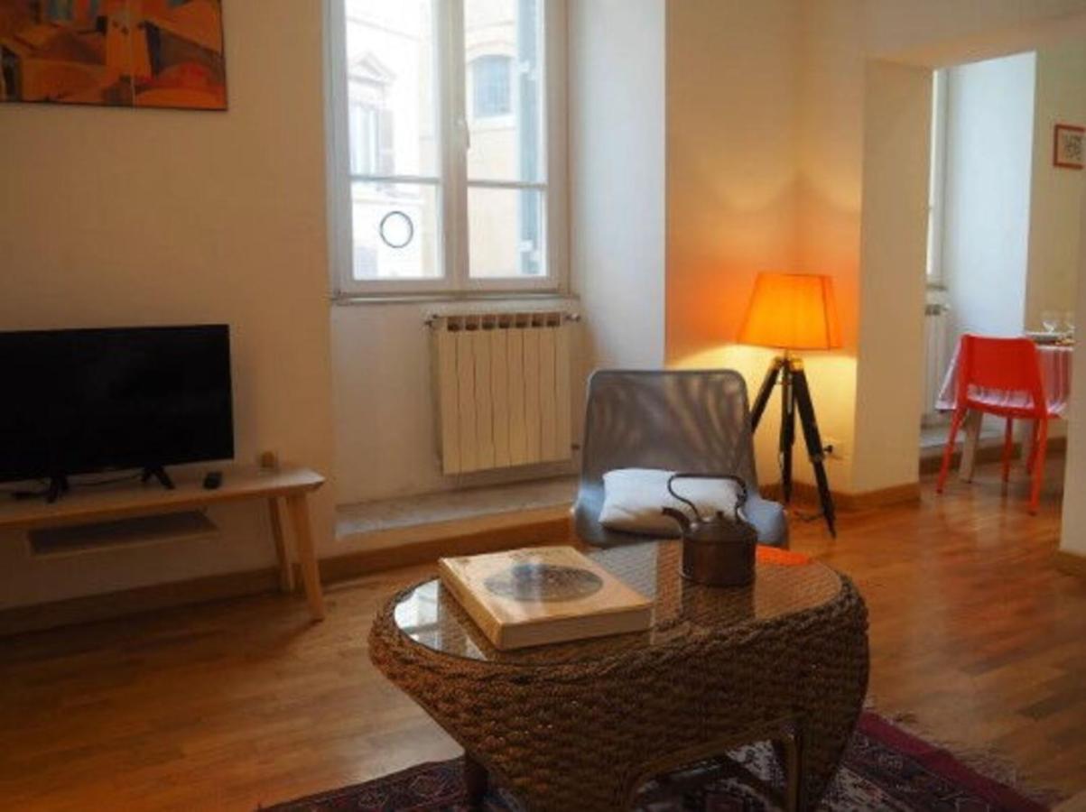 Terrace On The Monuments Of Apartment Rom