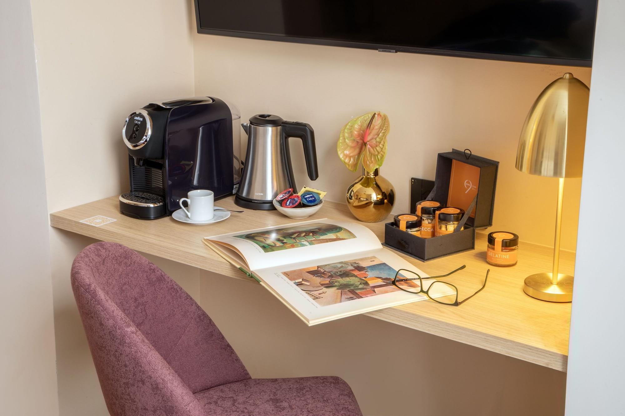 9hotel Cesari Hotell 4*