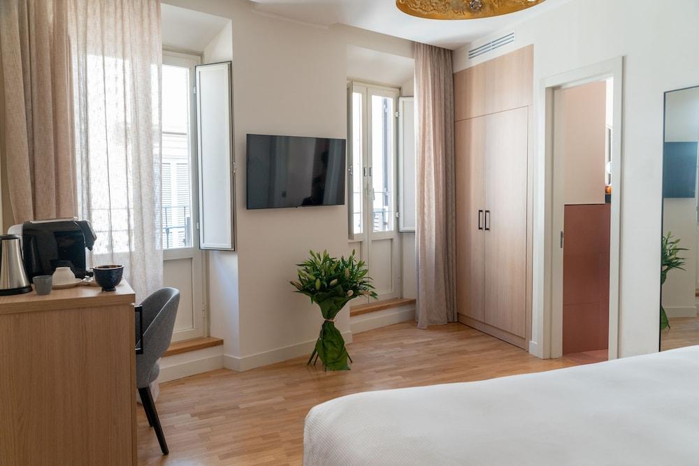 9hotel Cesari Hotell