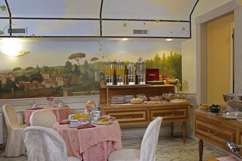 Pantheon Hotell 4*