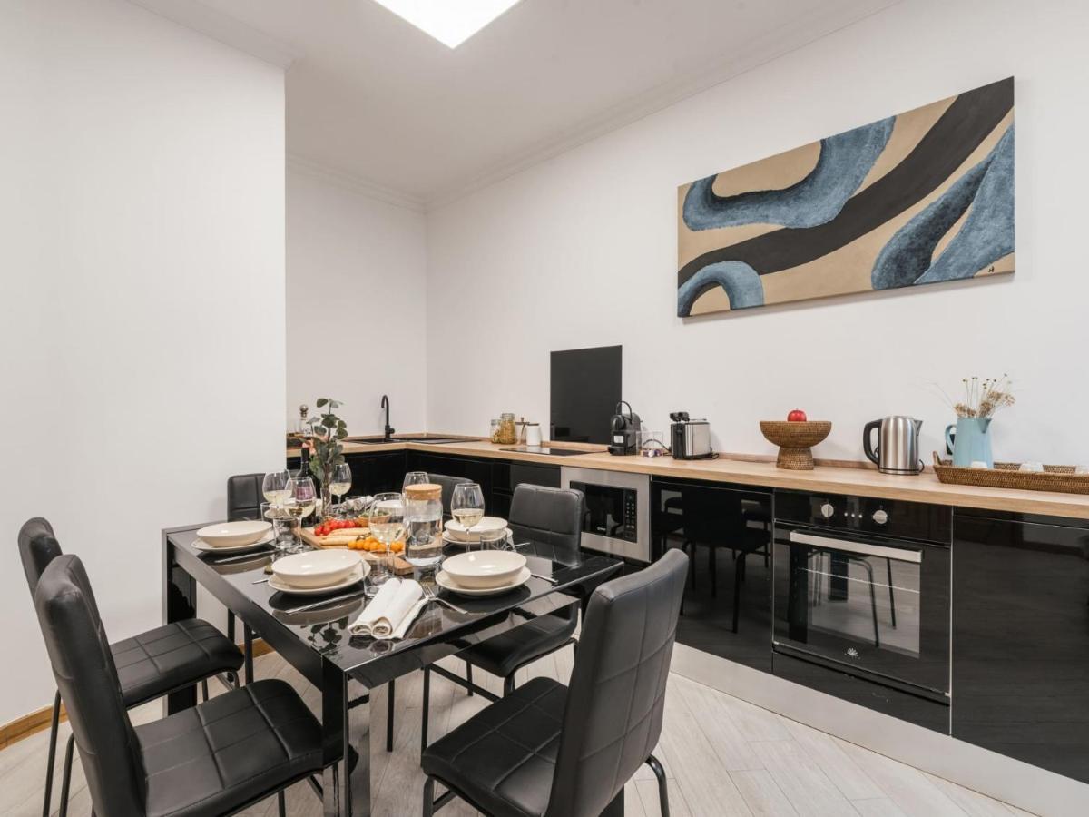 The Best Rent Spacious In Barberini Area Apartment Rom