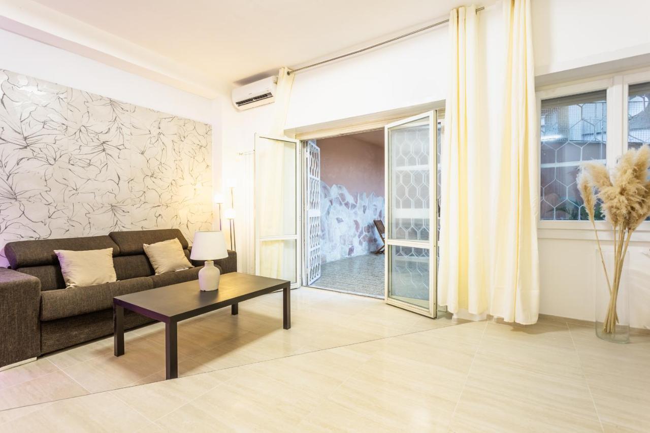 Ethnos Relais Vaticano * Rome
