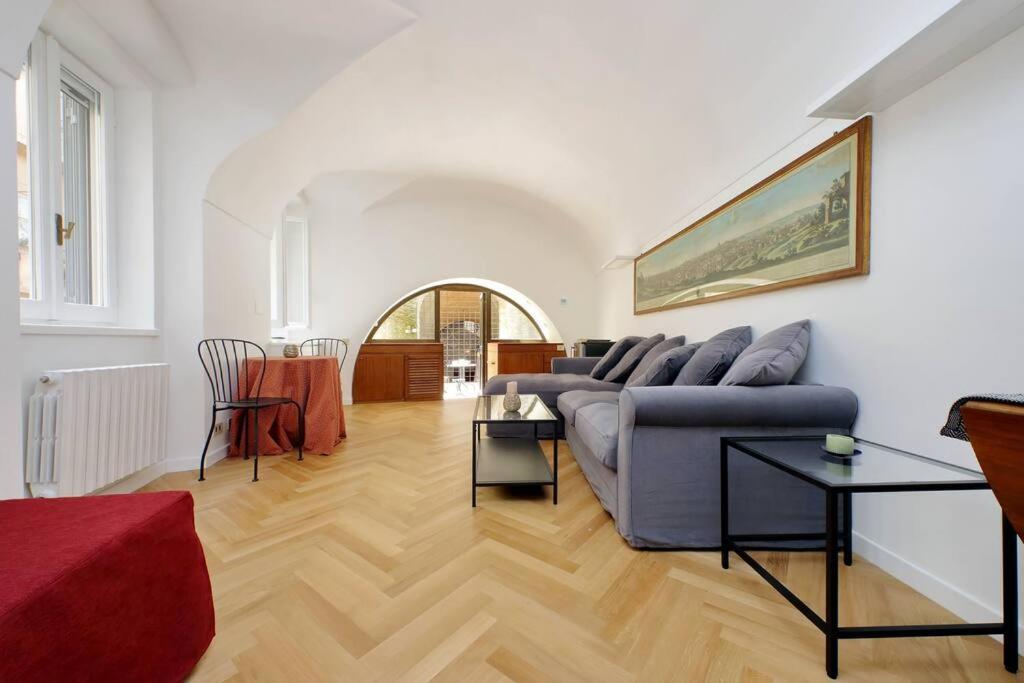 Pantheon With Private Terrace