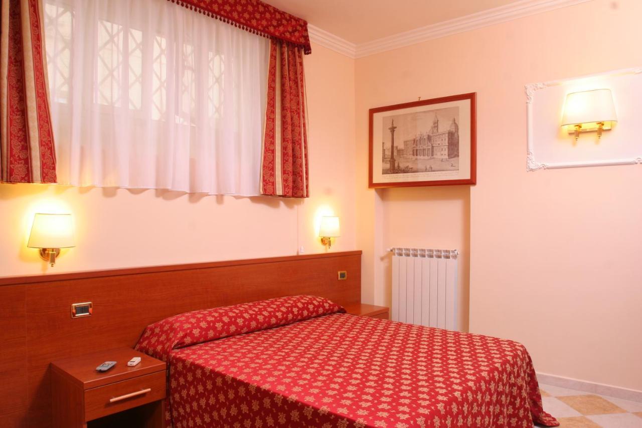 Chicago Hotel 2*