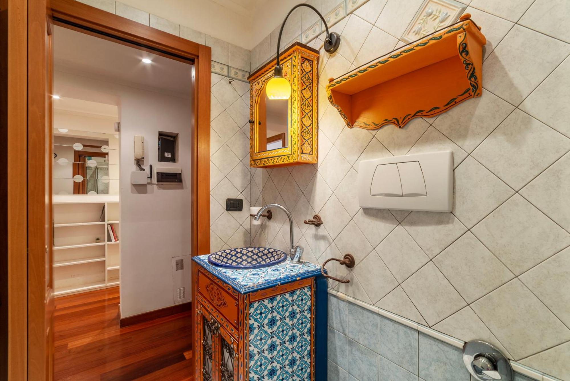 Termini Live Laugh & Apartment
