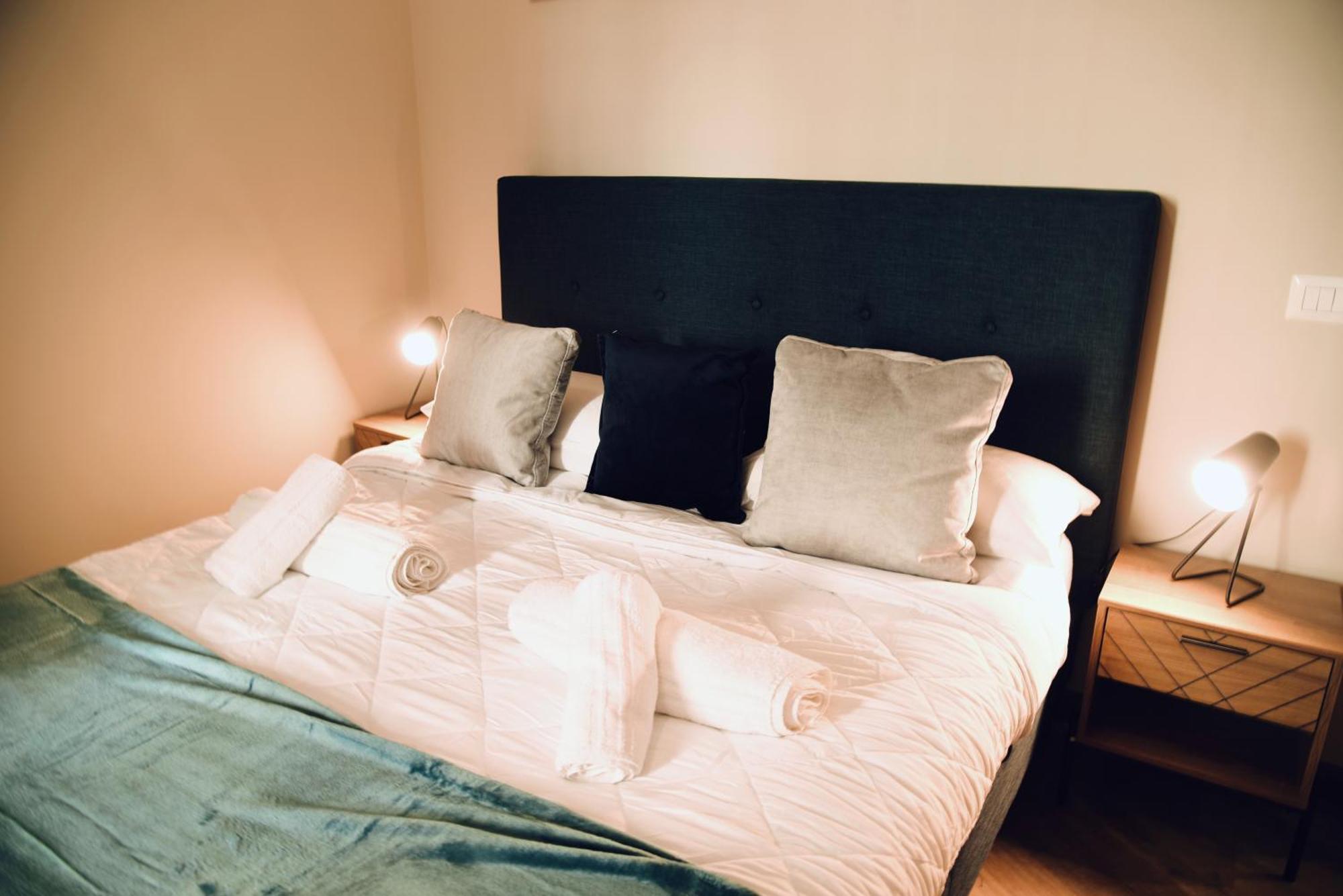 Cozy And Elegant In Apartment *
