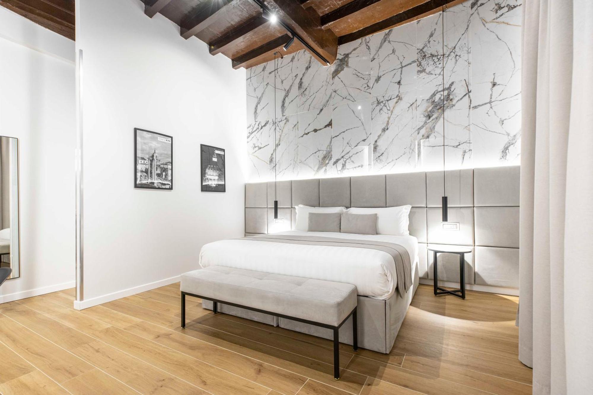At Luxury Navona 2 *