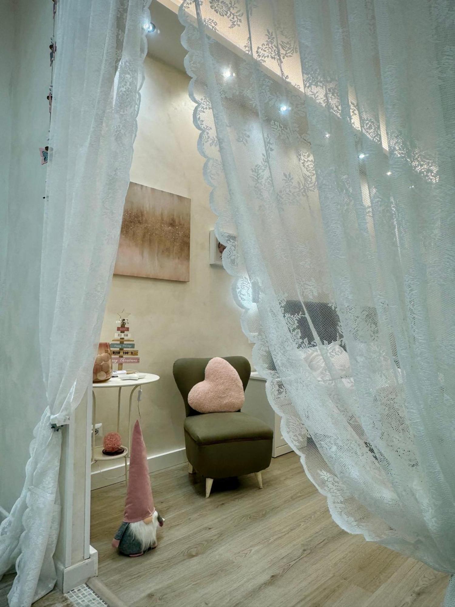 Close To The Coloseum, 2 Minutes Walk From Metro A Roma