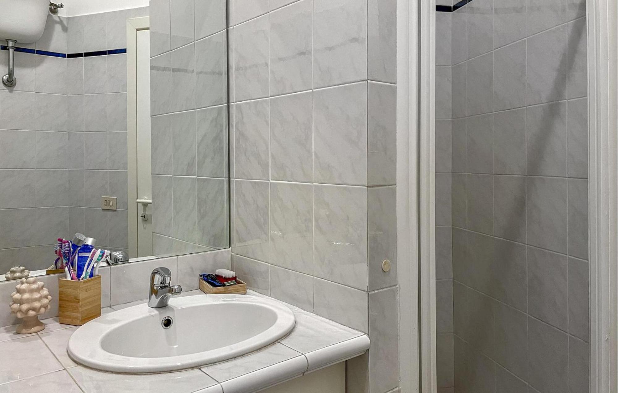 Beautiful In With Kitchenette Appartamento