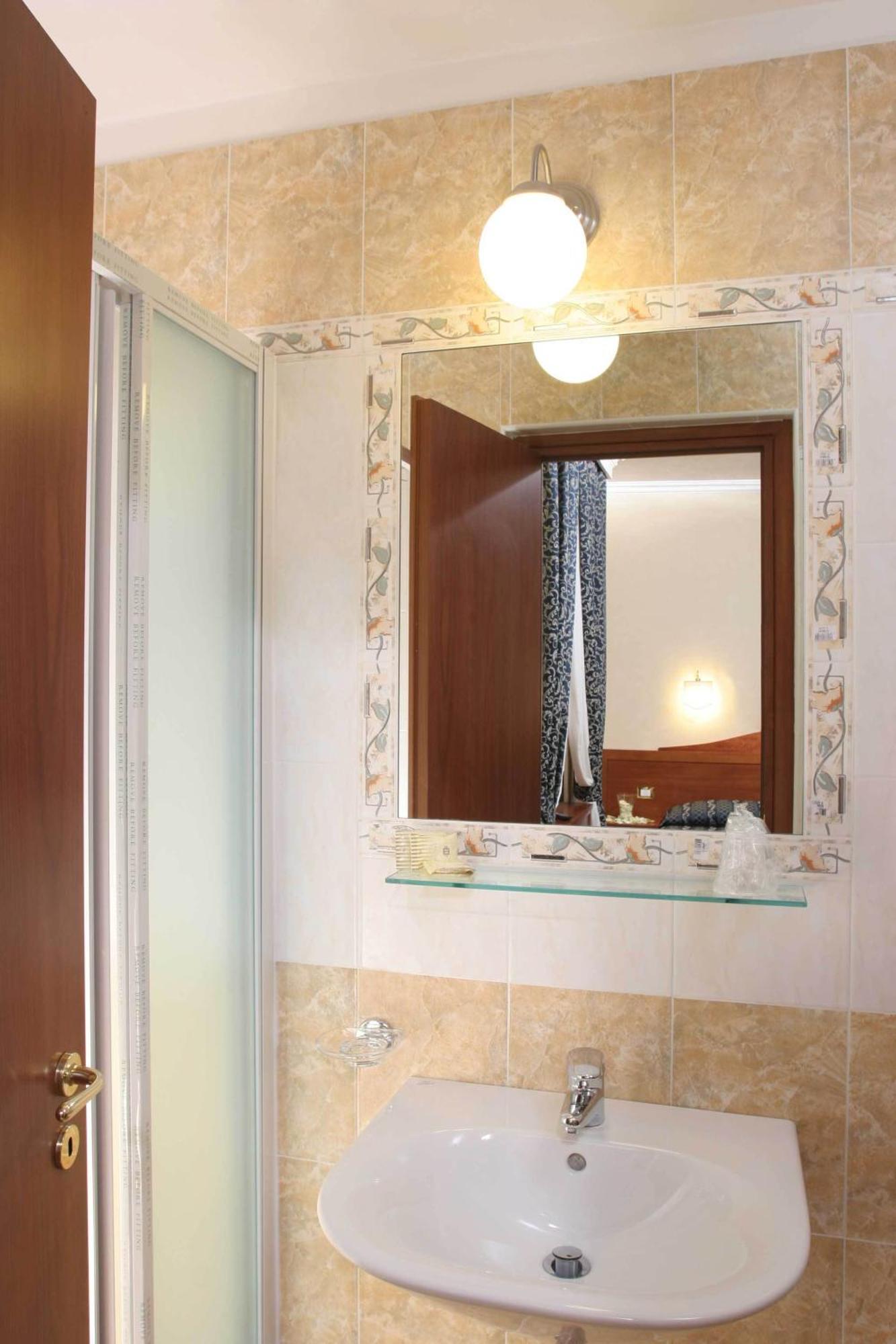 Hotel Chicago 2*