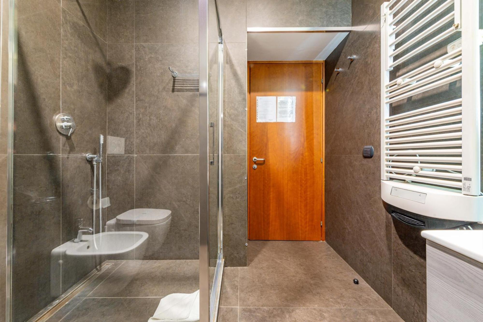 Andenis Tiber House *