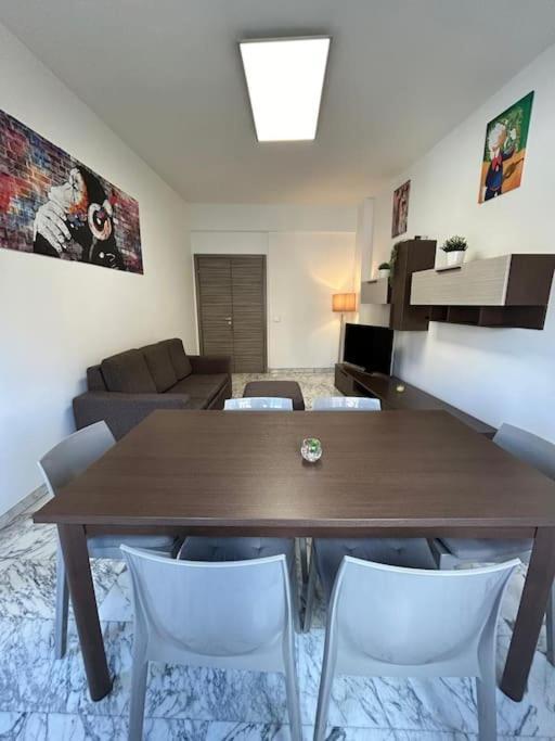 Apartment Prella House 50 Mt Da Metro B Jonio Rom