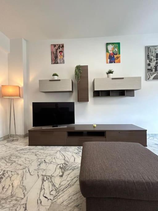 Prella House 50 Mt Da Metro B Jonio Rom
