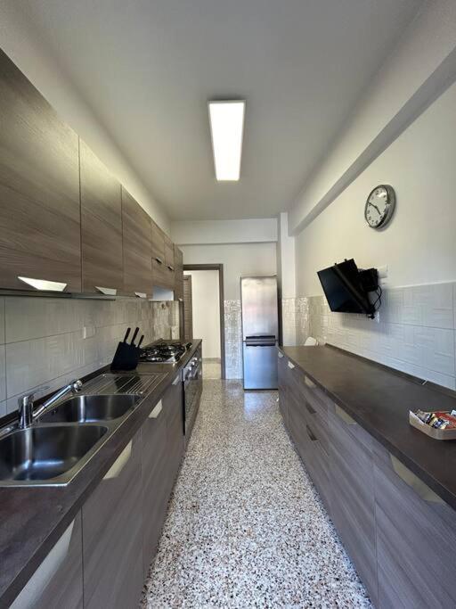 Apartment Prella House 50 Mt Da Metro B Jonio Rom