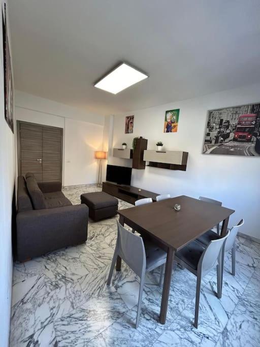 Prella House 50 Mt Da Metro B Jonio * Rom