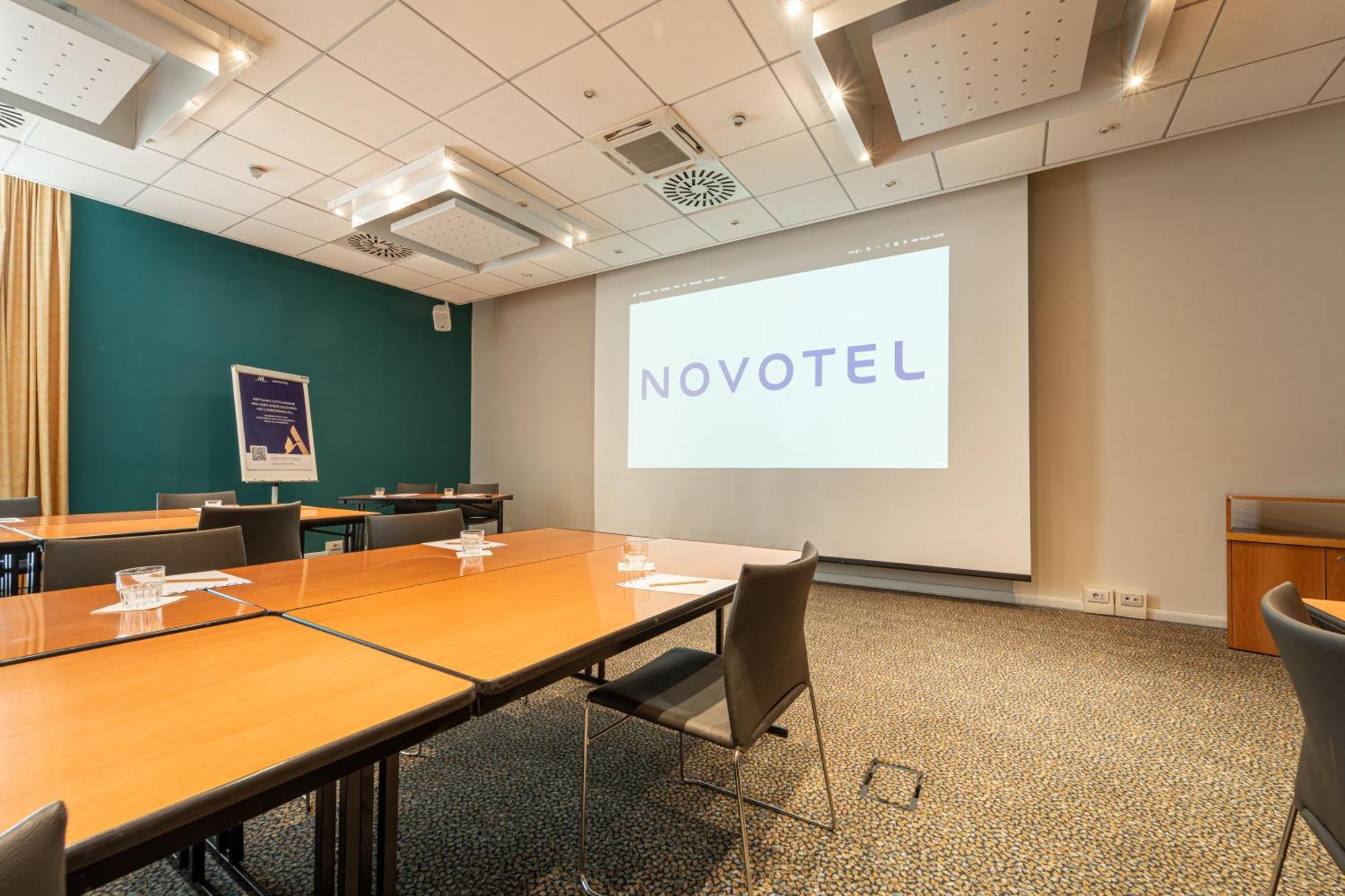 Hotel Novotel Est 4*