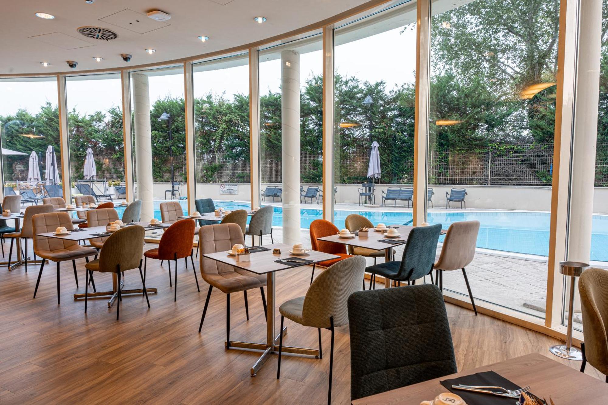 Novotel Est Hotel 4*