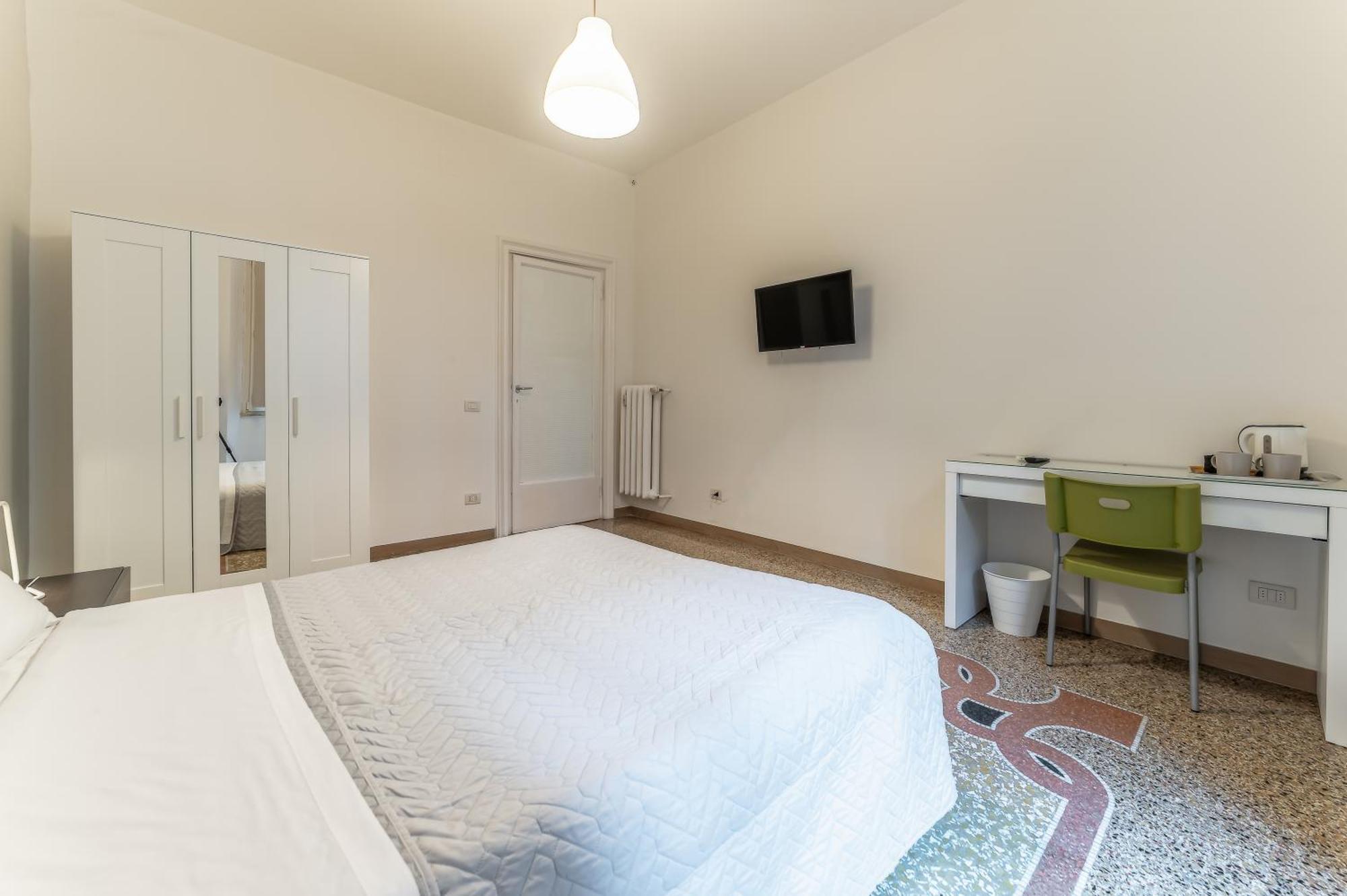 Azzurra B&B - Metro Lodi Roma