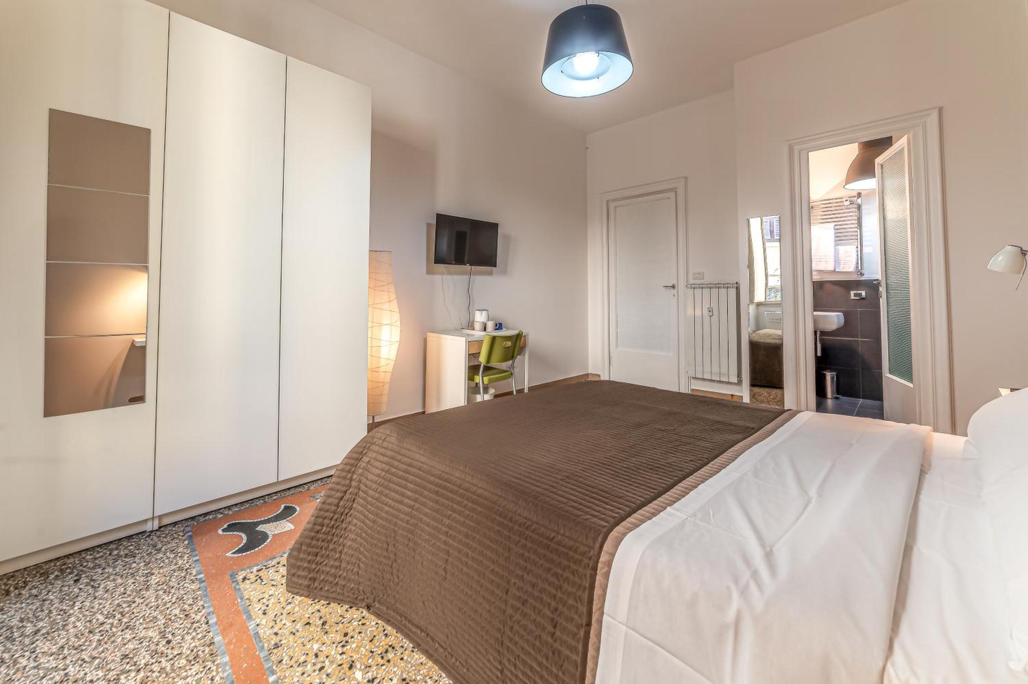 Azzurra B&B - Metro Lodi Roma