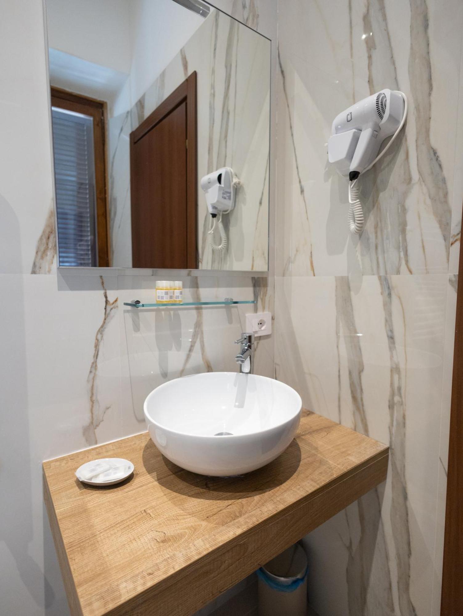 Romerooms Condotti Affittacamere