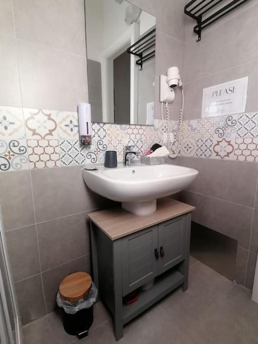 Apartamento Grazioso Posizione Ideale Metro C Roma