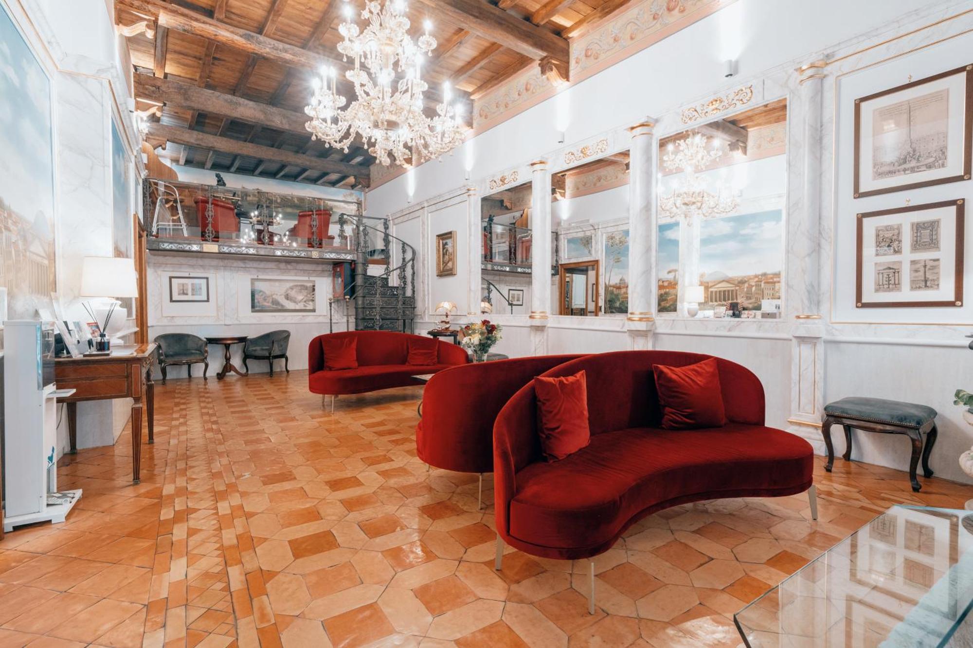 Pantheon Hotell 4*