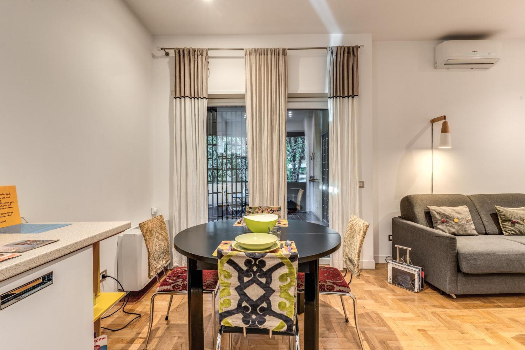 Romantic Piccolomini Lux Rom