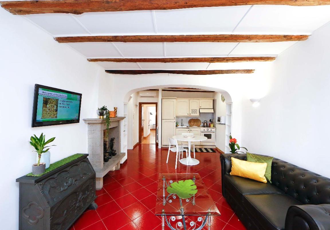 Monti With Charming Terrace Leilighet