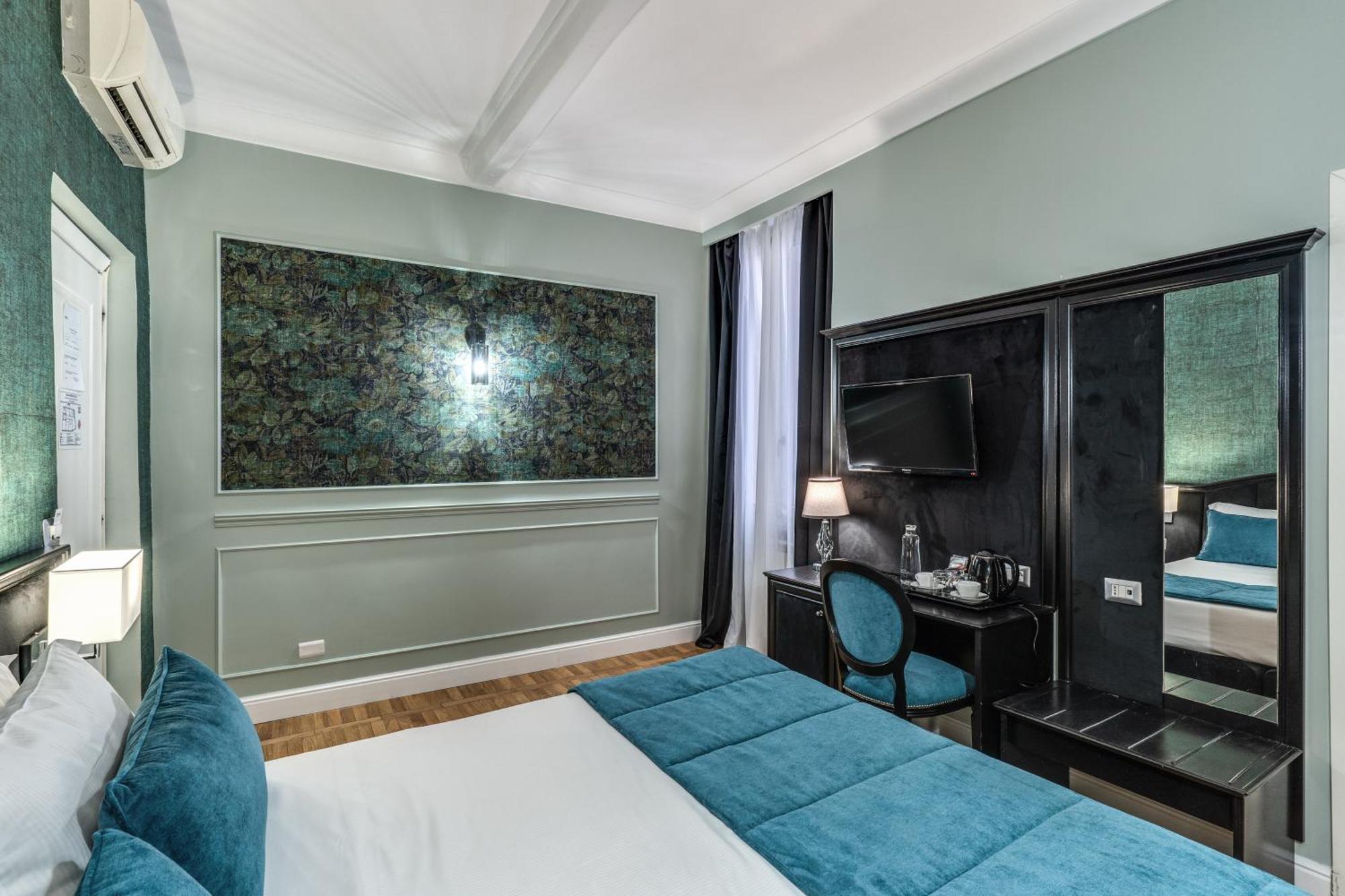 Hotel Relais Fontana Di Trevi 3*