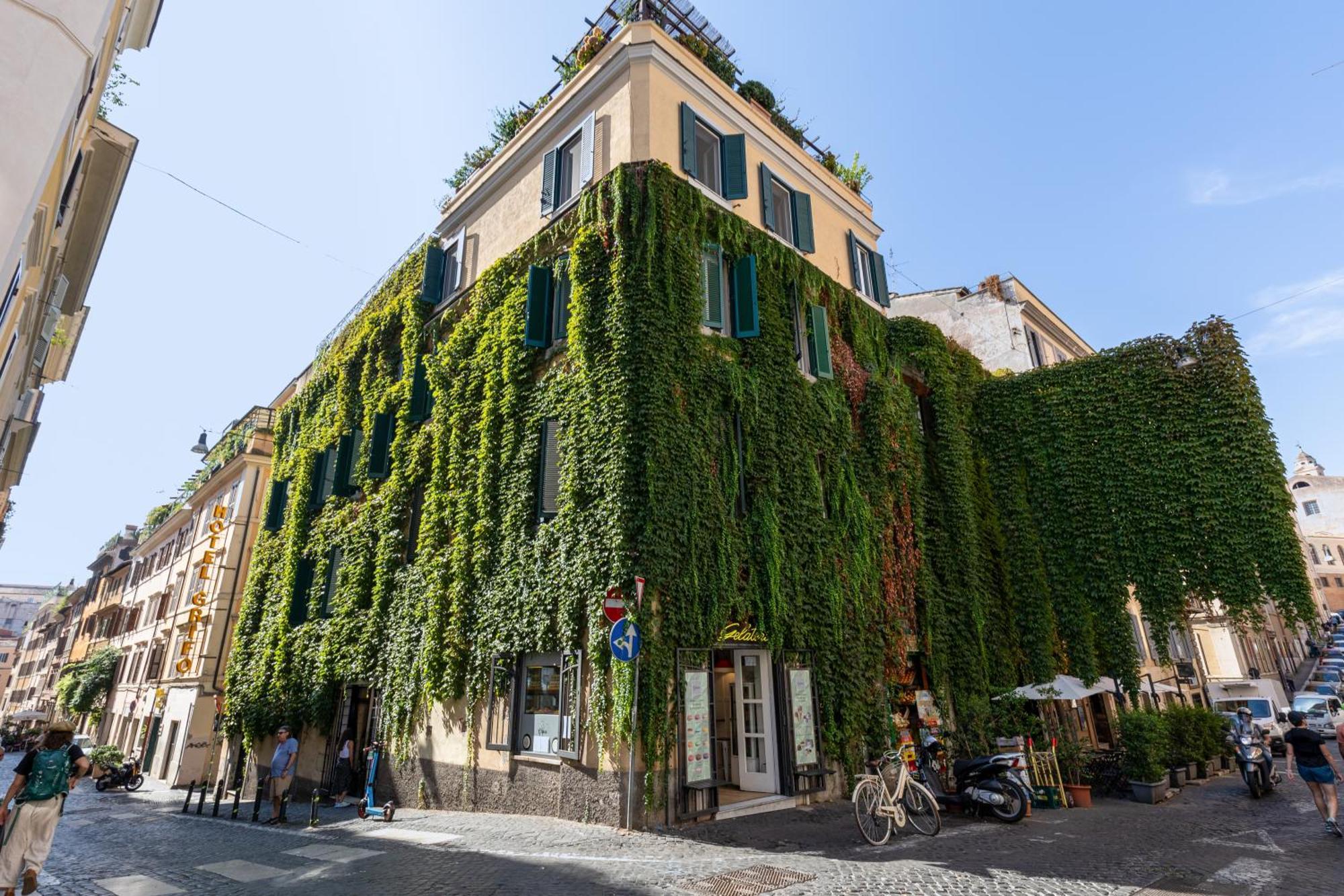 Domus 15 - * Rome