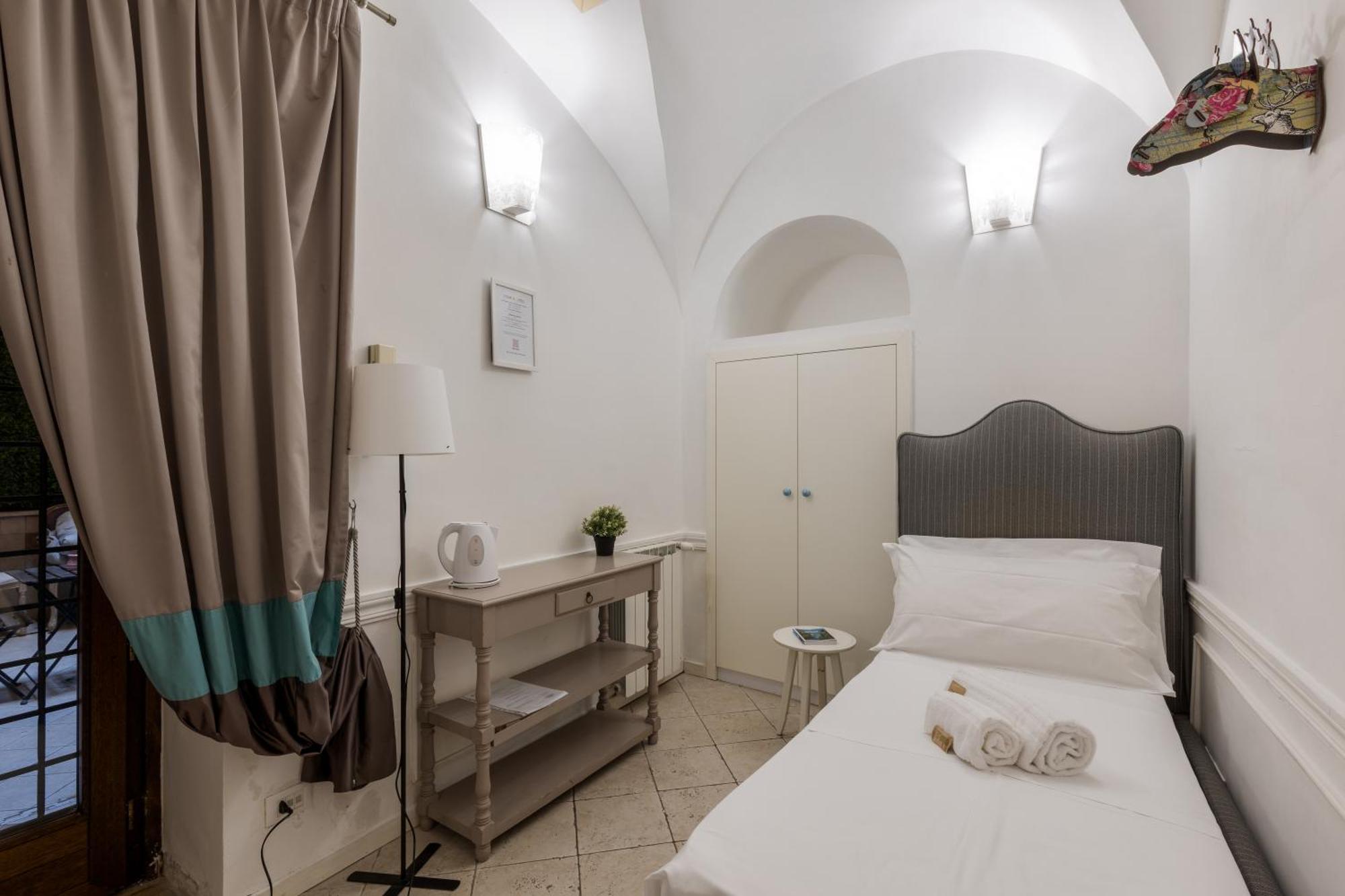 Domus 15 - * Rome