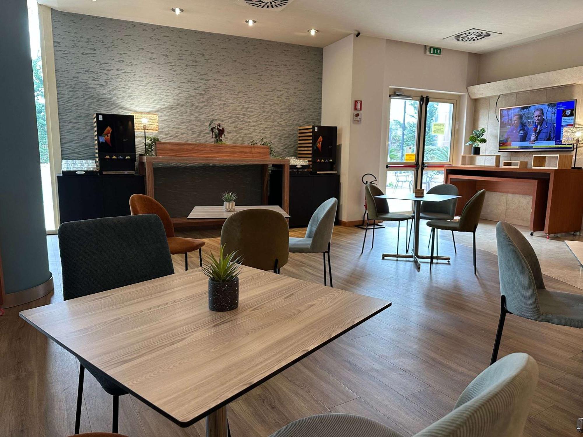 Novotel Est Hotel 4*